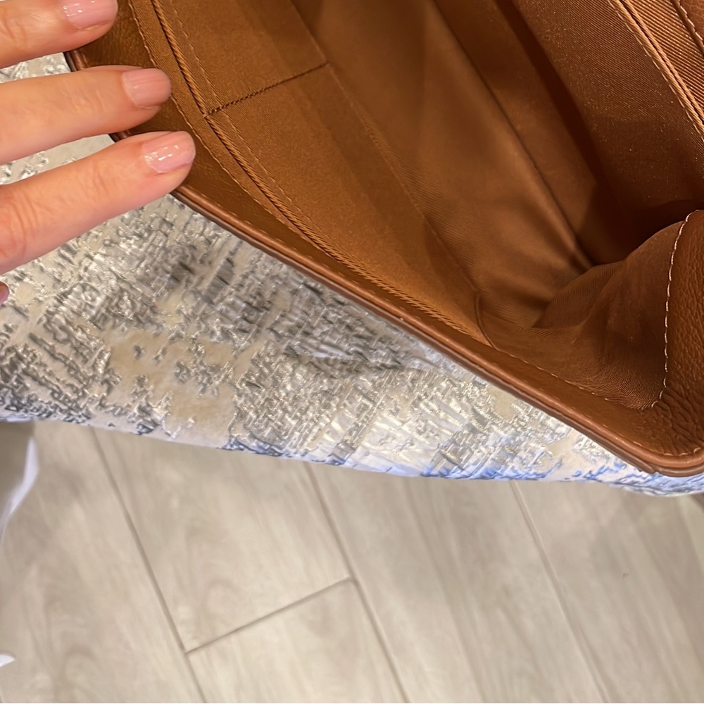 Louis Vuitton cross body bag very good condition